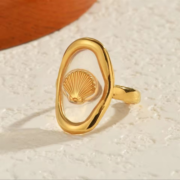 Modern Stylish Gold Shell Ring - Picture 4 of 6